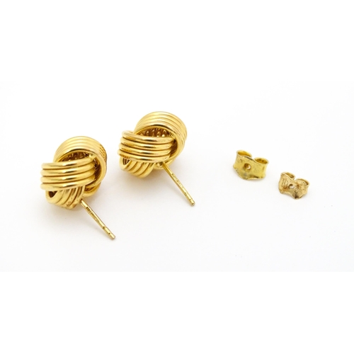 757 - A pair of 9ct gold stud earrings with knot detail. Approx. 1/2