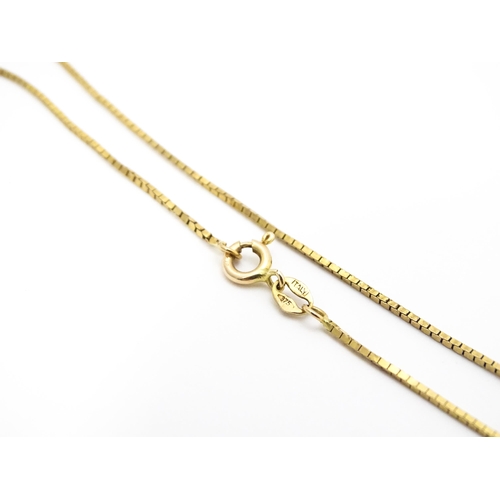 761 - A 9ct gold chain necklace. Approx. 18