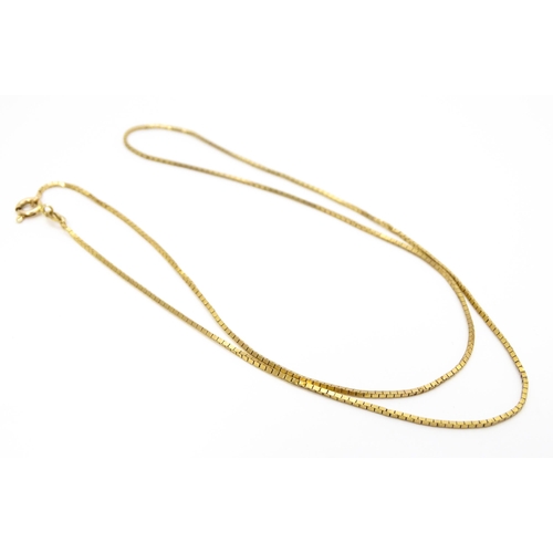 761 - A 9ct gold chain necklace. Approx. 18