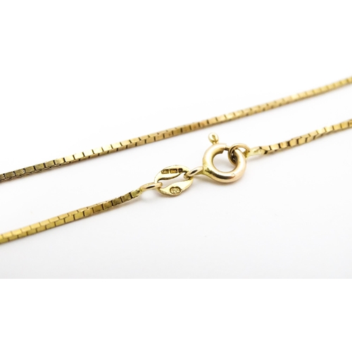 761 - A 9ct gold chain necklace. Approx. 18