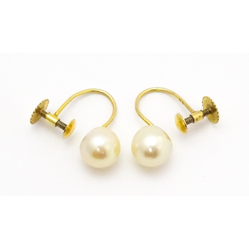 770 - A pair of 9ct gold screw back earrings set with pearls