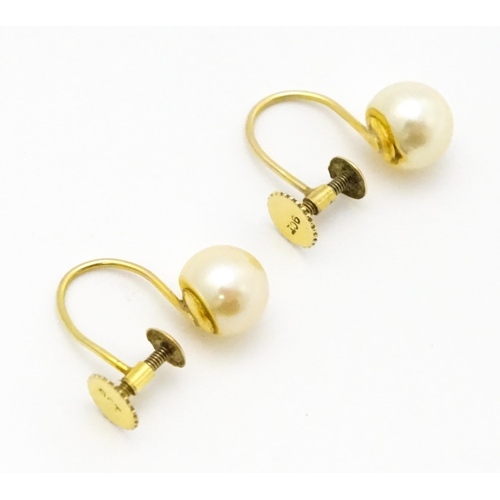 770 - A pair of 9ct gold screw back earrings set with pearls