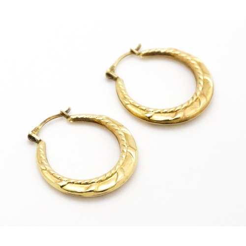 848A - A pair of 9ct gold hoop earrings. Approx 3/4