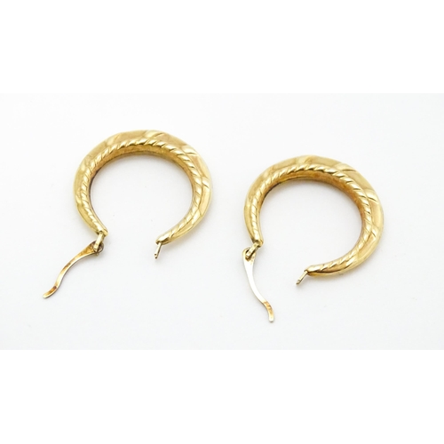 848A - A pair of 9ct gold hoop earrings. Approx 3/4