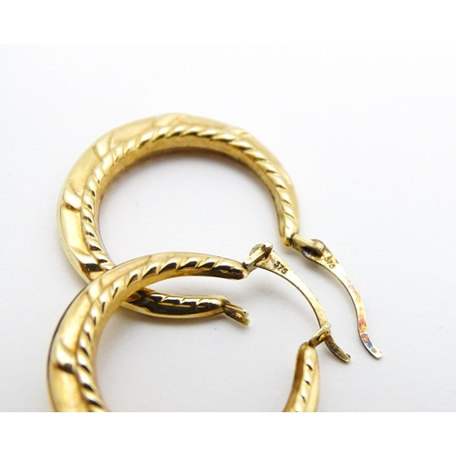 848A - A pair of 9ct gold hoop earrings. Approx 3/4