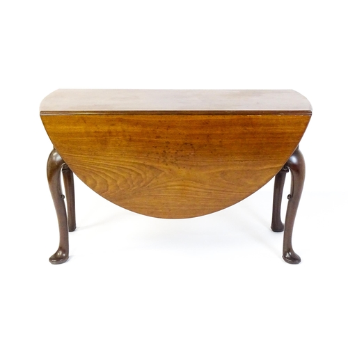 1597 - A late 18thC mahogany drop leaf table, opening to form an oval dining table and raised on four cabri... 