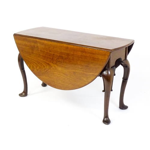 1597 - A late 18thC mahogany drop leaf table, opening to form an oval dining table and raised on four cabri... 