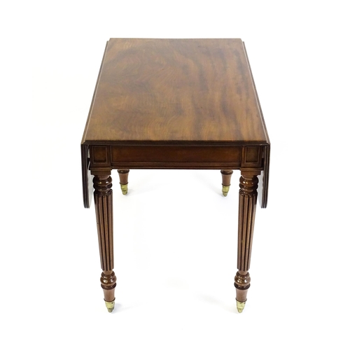 1526 - A 19thc mahogany Pembroke table of high quality in the manner of Gillows, with drop flaps to either ... 