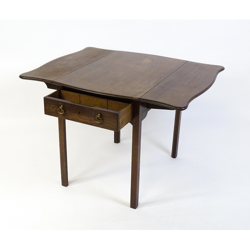 1624 - A late 18thC / early 19thC mahogany Pembroke table with two shaped leaves to either side and fitted ... 