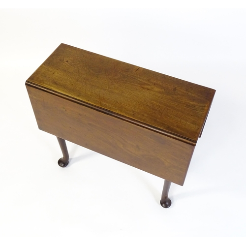 1657 - A 19thC mahogany drop flap table raised on four cabriole legs terminating in pad feet. 30