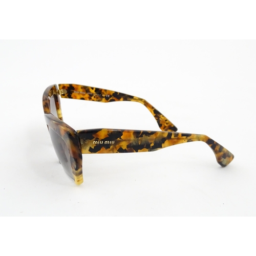 1094 - Vintage fashion / clothing: A pair of Miu Miu tortoiseshell rasoir cutoff rimless bottom sunglasses,... 