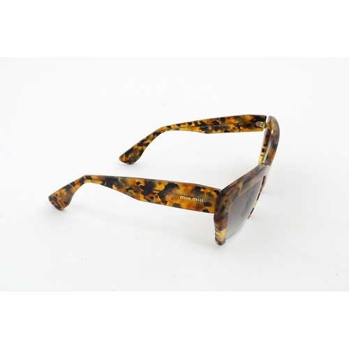 1094 - Vintage fashion / clothing: A pair of Miu Miu tortoiseshell rasoir cutoff rimless bottom sunglasses,... 