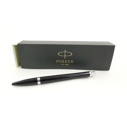 1225A - A quantity of pens, comprising a boxed Parker NL ballpoint, a boxed Parker IIIE ballpoint, a boxed P... 