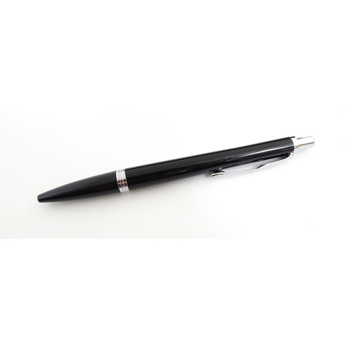 1225A - A quantity of pens, comprising a boxed Parker NL ballpoint, a boxed Parker IIIE ballpoint, a boxed P... 