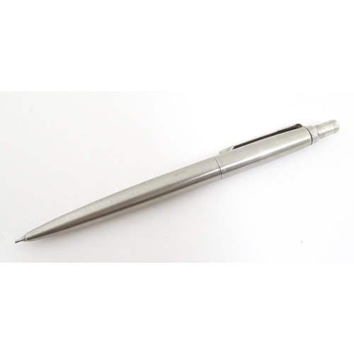 1225A - A quantity of pens, comprising a boxed Parker NL ballpoint, a boxed Parker IIIE ballpoint, a boxed P... 