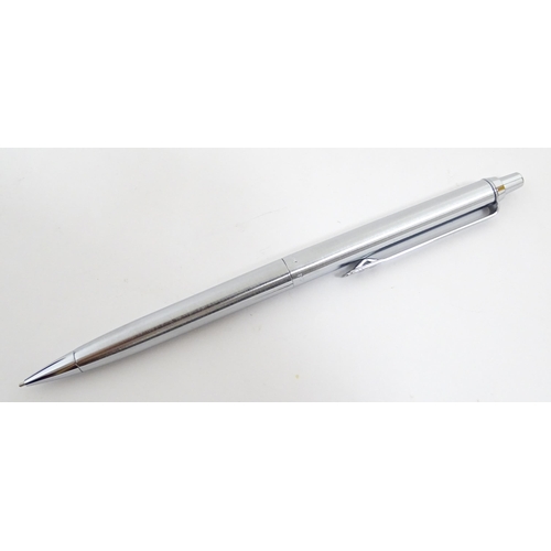 1225A - A quantity of pens, comprising a boxed Parker NL ballpoint, a boxed Parker IIIE ballpoint, a boxed P... 