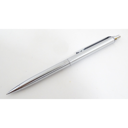 1225A - A quantity of pens, comprising a boxed Parker NL ballpoint, a boxed Parker IIIE ballpoint, a boxed P... 