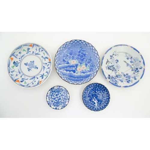 55A - Six assorted Japanese items to include plates decorated with flowers and birds, dishes with scrolled... 