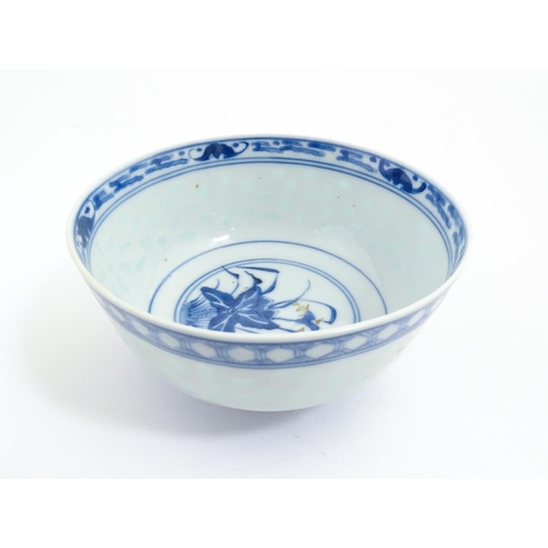 55A - Six assorted Japanese items to include plates decorated with flowers and birds, dishes with scrolled... 