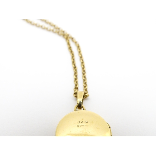 782 - A 9ct gold locket with engraved detail on a 9ct gold chain. Locket approx. 5/8