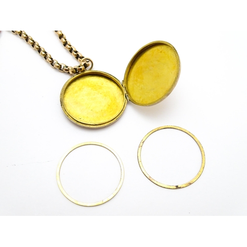 789 - A 9ct gold and yellow metal chain set with circular yellow metal pendant locket. Pendant approx. 1 1... 