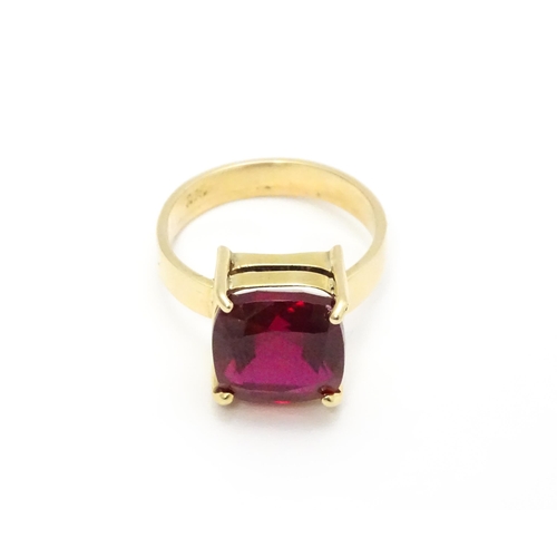 800 - A 9ct gold ring set with central ruby. Ring size approx. Q