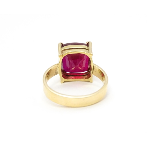 800 - A 9ct gold ring set with central ruby. Ring size approx. Q