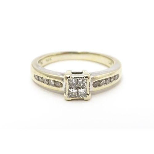 808 - An 18ct white gold ring set with central diamond flanked by further diamonds to shoulders. Ring size... 