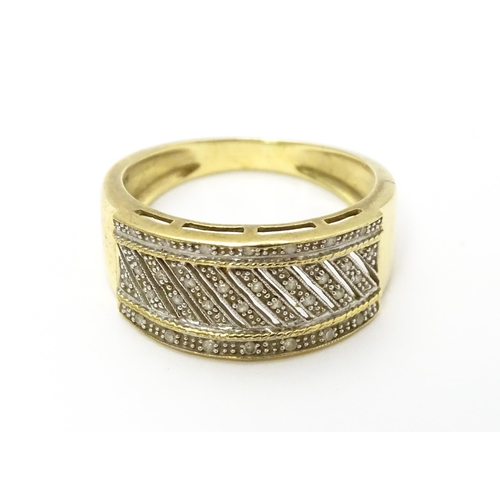 826 - A 9ct gold gentleman's ring set with diamonds. Ring size approx. V