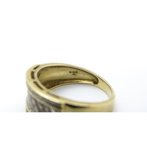 826 - A 9ct gold gentleman's ring set with diamonds. Ring size approx. V