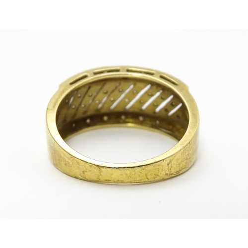 826 - A 9ct gold gentleman's ring set with diamonds. Ring size approx. V