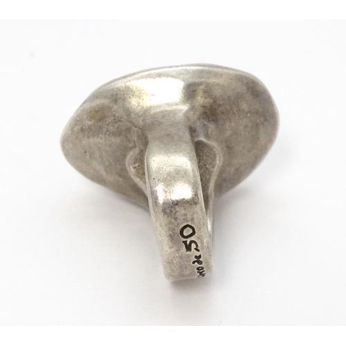 829 - A Spanish white metal dress ring with hammered decoration by Uno de 50. Ring size approx. L