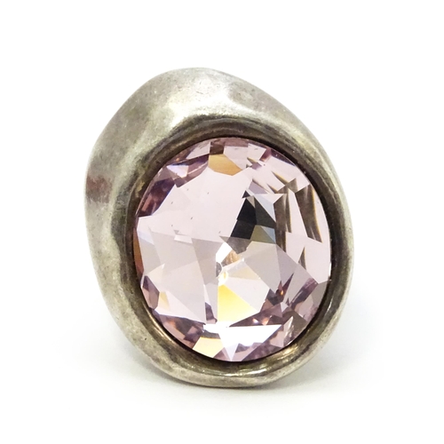 829 - A Spanish white metal dress ring with hammered decoration by Uno de 50. Ring size approx. L