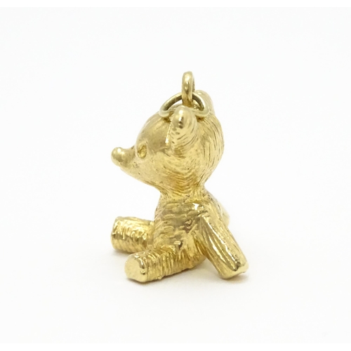 835 - A 9ct gold pendant / charm modelled as a teddy bear, hallmarked London 1977. Approx. 7/8