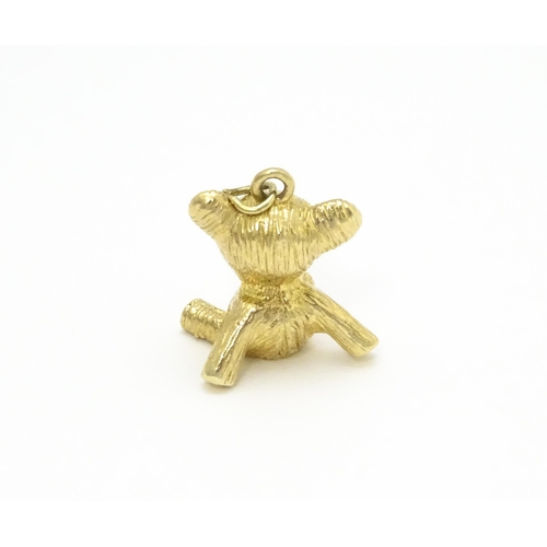 835 - A 9ct gold pendant / charm modelled as a teddy bear, hallmarked London 1977. Approx. 7/8