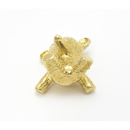 835 - A 9ct gold pendant / charm modelled as a teddy bear, hallmarked London 1977. Approx. 7/8