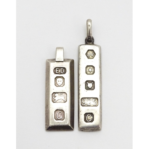 836 - A silver pendant of ingot form hallmarked London 1977. Approx 1 1/2