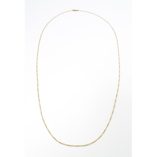 843 - A 9ct gold necklace with yellow metal clasp. Approx 30