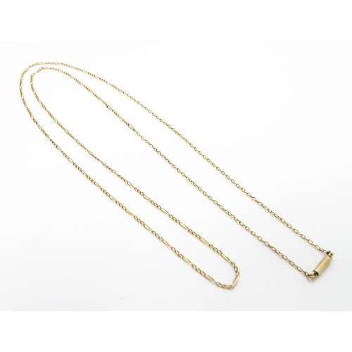 843 - A 9ct gold necklace with yellow metal clasp. Approx 30