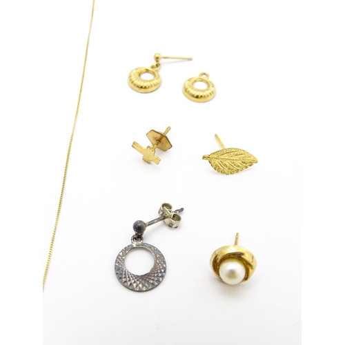 844 - A quantity of assorted gold, yellow metal and silver drop earrings, a gilt metal pendant and a 9ct g... 