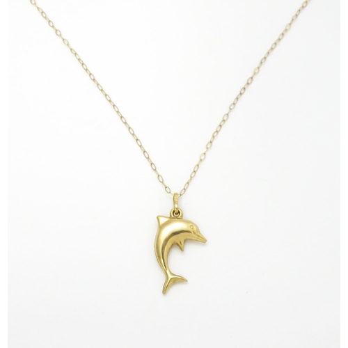 856 - A 9ct gold pendant of dolphin form on a 9ct gold chain. Pendant approx. 1 3/4