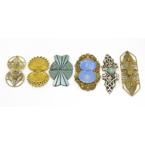 872 - A quantity of assorted two piece buckles to include gilt metal, filigree examples etc. Largest appro... 