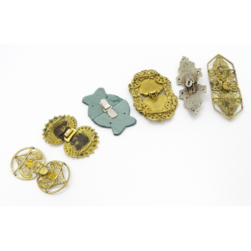 872 - A quantity of assorted two piece buckles to include gilt metal, filigree examples etc. Largest appro... 