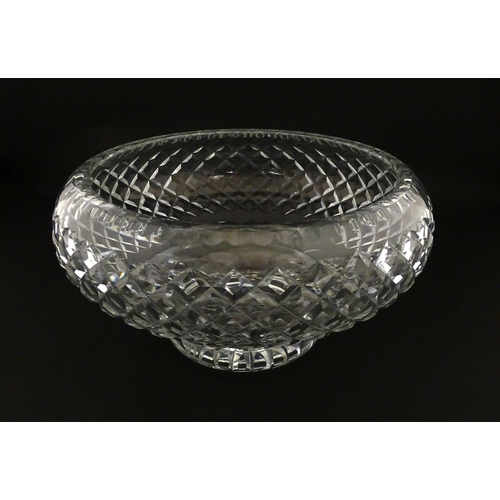 229 - A cut crystal glass bowl. Approx. 6 1/4