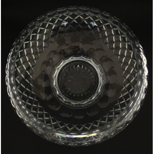 229 - A cut crystal glass bowl. Approx. 6 1/4