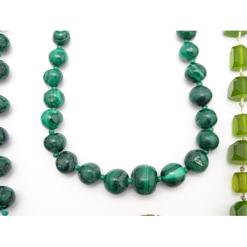 889 - A quantity of assorted green bead necklaces to include jade coloured beads, hardstone, malachite, et... 