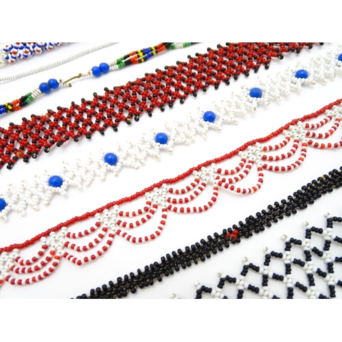 891 - Assorted necklaces to include a pearl necklace with silver clasp, a lapis lazuli and pearl bead neck... 