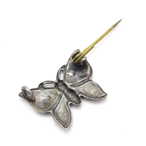 910 - A Victorian silver brooch with horseshoe and riding crop detail, a silver brooch of butterfly form w... 