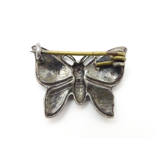 910 - A Victorian silver brooch with horseshoe and riding crop detail, a silver brooch of butterfly form w... 