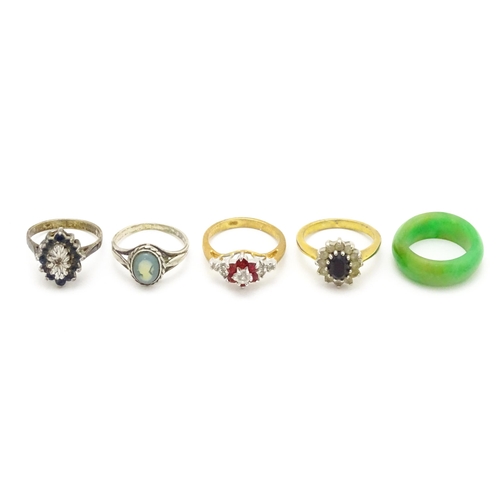 915 - Five assorted dress rings to include a silver examples (5)